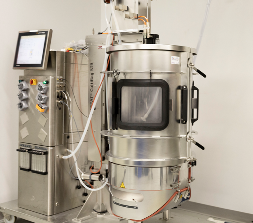 Photograph of plasmid DNA manufacturing machinery at CBM's dedicated end-to-end CDMO facility for development, manufacturing and analytical capabilities